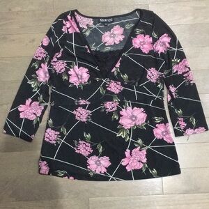 FMX COMFORT STRETCH FLORAL V NECK TOP